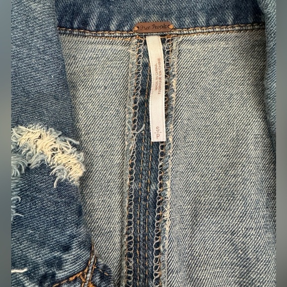 Free People crochet jeans Vest Jacket distressed Macrame Cargo Moody Blue Combo - Picture 10 of 11